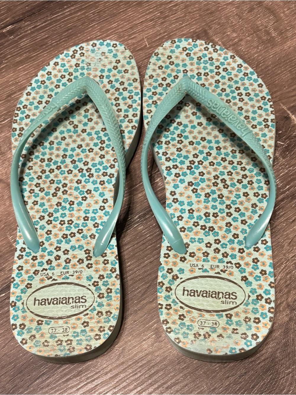 Havaianas  Floral Mint Green Flip Flops Size 6